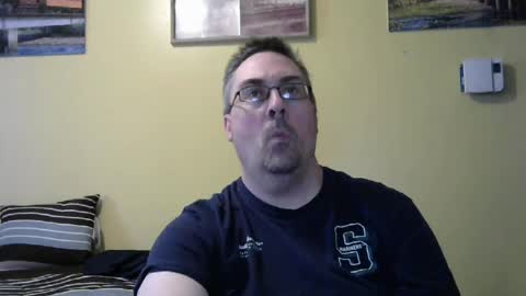 Snapshot of mmr4545 chatting on 06/14/26, 01:03 mark online show from 06/14/26, 01:03