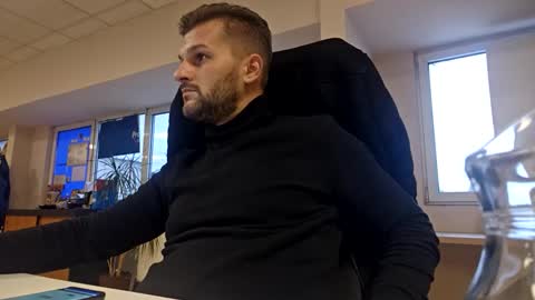 mnew69055770223 online show from 10/08/25, 02:04