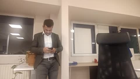 mnew69055770223 online show from 10/12/25, 04:06