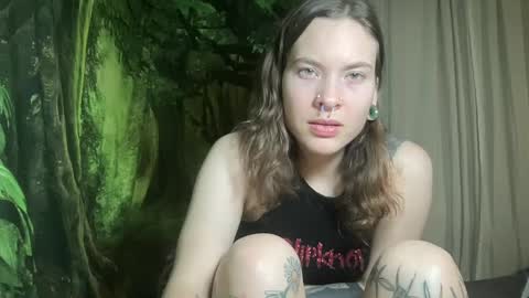 Snapshot of mo0n_goddess chatting on 12/17/24, 01:18 Misty online show from 12/17/24, 01:18