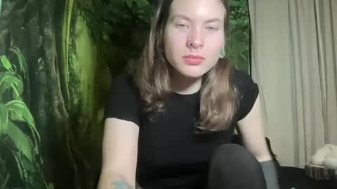 Snapshot of mo0n_goddess chatting on 12/31/24, 02:40 Misty online show from 12/31/24, 02:40