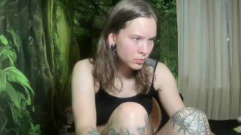 Snapshot of mo0n_goddess chatting on 01/01/25, 01:04 Misty online show from 01/01/25, 01:04