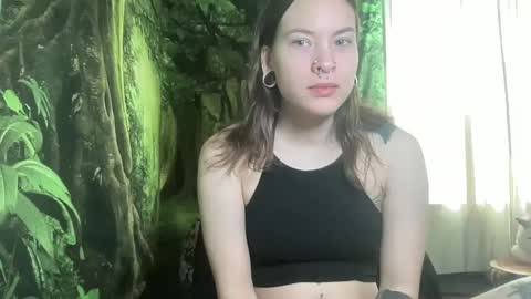 Snapshot of mo0n_goddess chatting on 01/01/25, 10:03 Misty online show from 01/01/25, 10:03