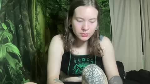 Snapshot of mo0n_goddess chatting on 01/10/25, 11:11 Misty online show from 01/10/25, 11:11