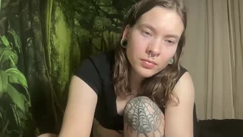 Snapshot of mo0n_goddess chatting on 01/11/25, 08:43 Misty online show from 01/11/25, 08:43