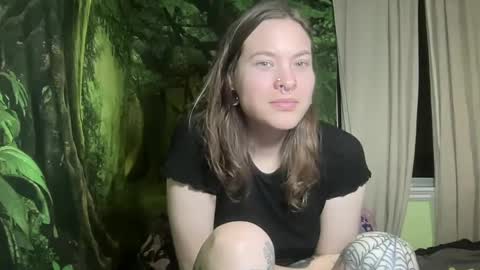 Snapshot of mo0n_goddess chatting on 01/21/25, 05:38 Misty online show from 01/21/25, 05:38