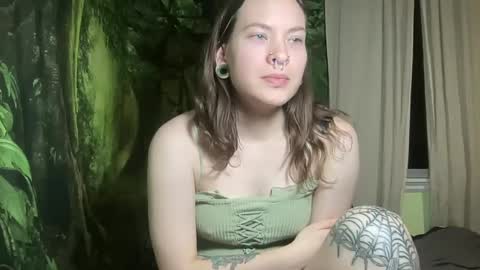 Snapshot of mo0n_goddess chatting on 01/23/25, 05:24 Misty online show from 01/23/25, 05:24