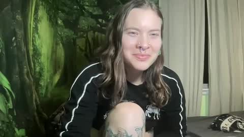 Snapshot of mo0n_goddess chatting on 01/26/25, 12:01 Misty online show from 01/26/25, 12:01