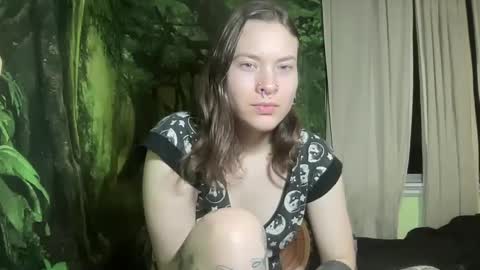 Snapshot of mo0n_goddess chatting on 02/12/25, 05:47 Misty online show from 02/12/25, 05:47
