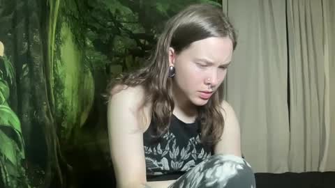 Snapshot of mo0n_goddess chatting on 02/13/25, 02:23 Misty online show from 02/13/25, 02:23