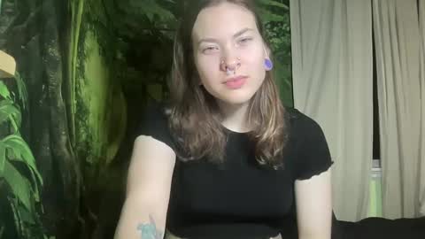 Snapshot of mo0n_goddess chatting on 02/15/25, 04:58 Misty online show from 02/15/25, 04:58