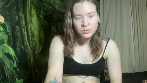 Snapshot of mo0n_goddess chatting on 02/18/25, 06:37 Misty online show from 02/18/25, 06:37
