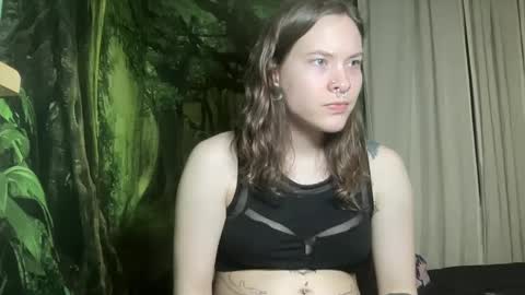 Snapshot of mo0n_goddess chatting on 02/24/25, 06:16 Misty online show from 02/24/25, 06:16