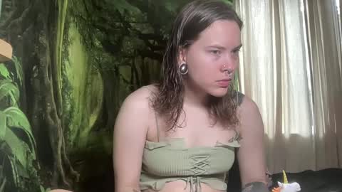 Snapshot of mo0n_goddess chatting on 02/25/25, 12:25 Misty online show from 02/25/25, 12:25