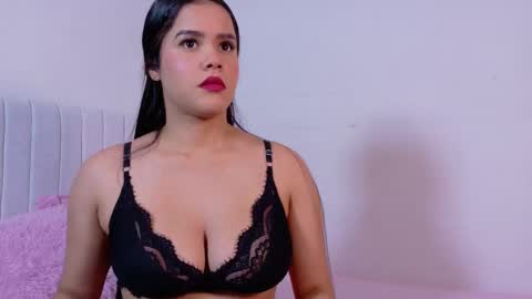 Snapshot of modelross07 chatting on 11/11/25, 07:25 zoe ross online show from 11/11/25, 07:25