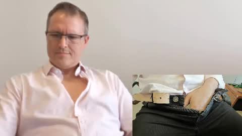 Snapshot of moe_001 chatting on 09/16/25, 05:47 Moe online show from 09/16/25, 05:47