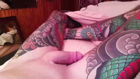 Snapshot of moeron40 chatting on 11/04/25, 04:33 moeron40 online show from 11/04/25, 04:33