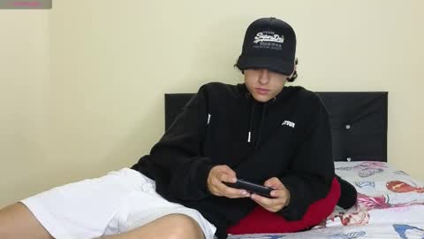 Snapshot of mohamed_malik chatting on 11/27/25, 02:13 mohamed_malik online show from 11/27/25, 02:13