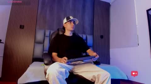 Snapshot of mohamed_malik chatting on 05/17/26, 11:39 mohamed_malik online show from 05/17/26, 11:39