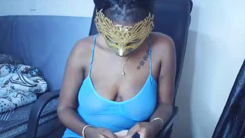 Snapshot of mohlovey chatting on 12/17/25, 08:04 mohlovey online show from 12/17/25, 08:04