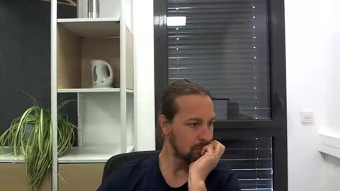 Julien online show from 06/08/26, 10:04