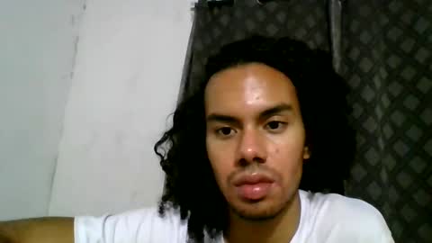 Snapshot of moisesbermudez__ chatting on 11/20/25, 01:39 moisesbermudez__ online show from 11/20/25, 01:39