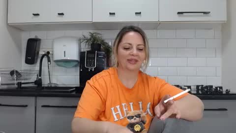 erika online show from 12/04/24, 10:02
