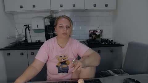 erika online show from 09/22/25, 07:43