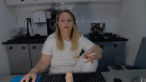 erika online show from 09/25/25, 07:23