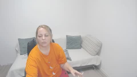 erika online show from 10/02/25, 07:59