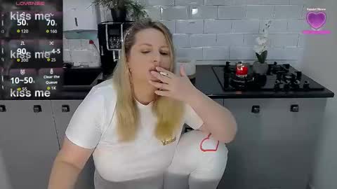 erika online show from 11/25/25, 08:36