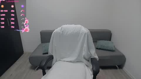 erika online show from 07/28/26, 07:37