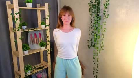 Snapshot of moliacenamere chatting on 06/02/26, 05:04 Hello im May online show from 06/02/26, 05:04
