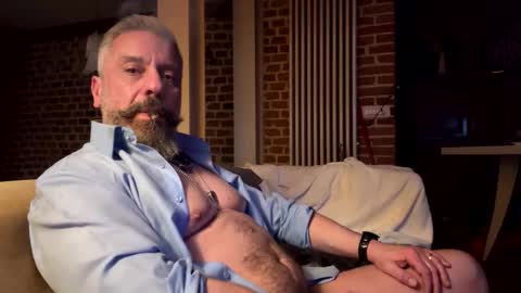 Snapshot of molitsrymale69 chatting on 12/03/25, 02:26 molitsrymale69 online show from 12/03/25, 02:26