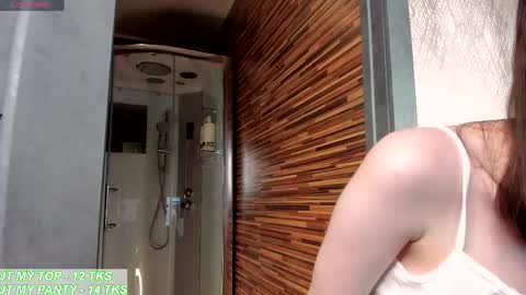Snapshot of mollie_blush chatting on 06/08/26, 03:23 mollie_blush online show from 06/08/26, 03:23
