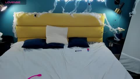 Molly  online show from 10/31/25, 01:34