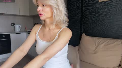 Snapshot of molly_beauti chatting on 04/11/26, 05:45 Molly online show from 04/11/26, 05:45