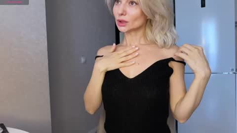 Snapshot of molly_beauti chatting on 04/30/26, 02:51 Molly online show from 04/30/26, 02:51