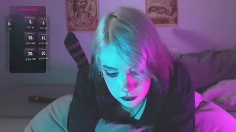 Molly Crow online show from 12/16/24, 09:52