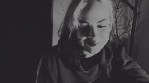 Molly Crow online show from 01/24/25, 10:41