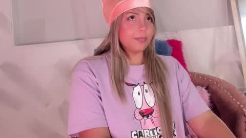 Snapshot of molly_logan chatting on 11/26/25, 08:54 molly_logan online show from 11/26/25, 08:54