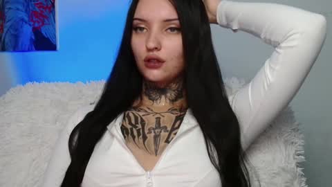 Snapshot of molly_montanaaa chatting on 09/22/25, 09:11 Lina online show from 09/22/25, 09:11