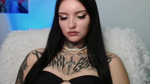 Snapshot of molly_montanaaa chatting on 10/18/25, 03:13 Lina online show from 10/18/25, 03:13