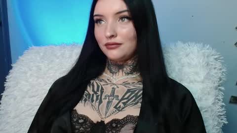 Snapshot of molly_montanaaa chatting on 01/10/26, 05:04 Lina online show from 01/10/26, 05:04
