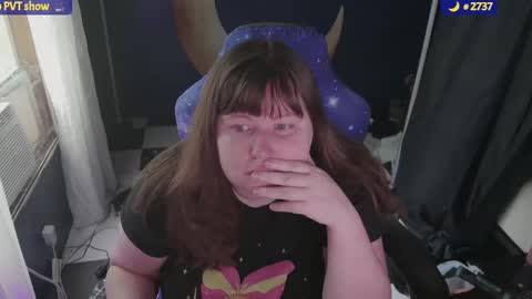 Snapshot of molly_moons chatting on 09/15/25, 06:41 molly_moons online show from 09/15/25, 06:41