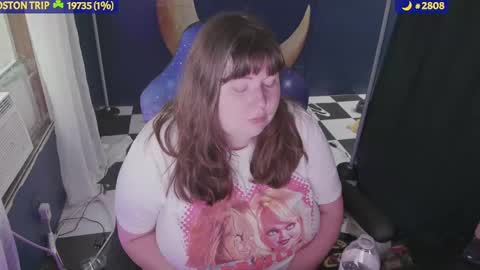 Snapshot of molly_moons chatting on 09/16/25, 08:10 molly_moons online show from 09/16/25, 08:10