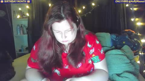 molly_moons online show from 12/15/25, 09:52