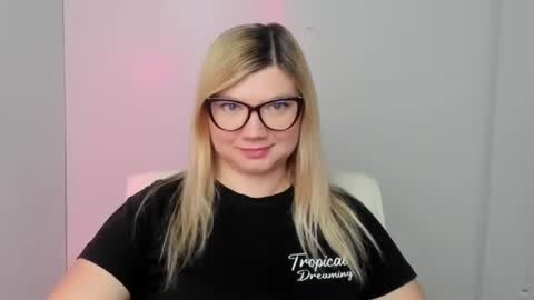 Snapshot of molly_moree chatting on 09/17/25, 11:45 Molly online show from 09/17/25, 11:45