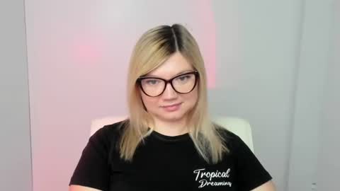 Snapshot of molly_moree chatting on 09/23/25, 06:05 Molly online show from 09/23/25, 06:05