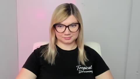 Snapshot of molly_moree chatting on 09/26/25, 11:58 Molly online show from 09/26/25, 11:58